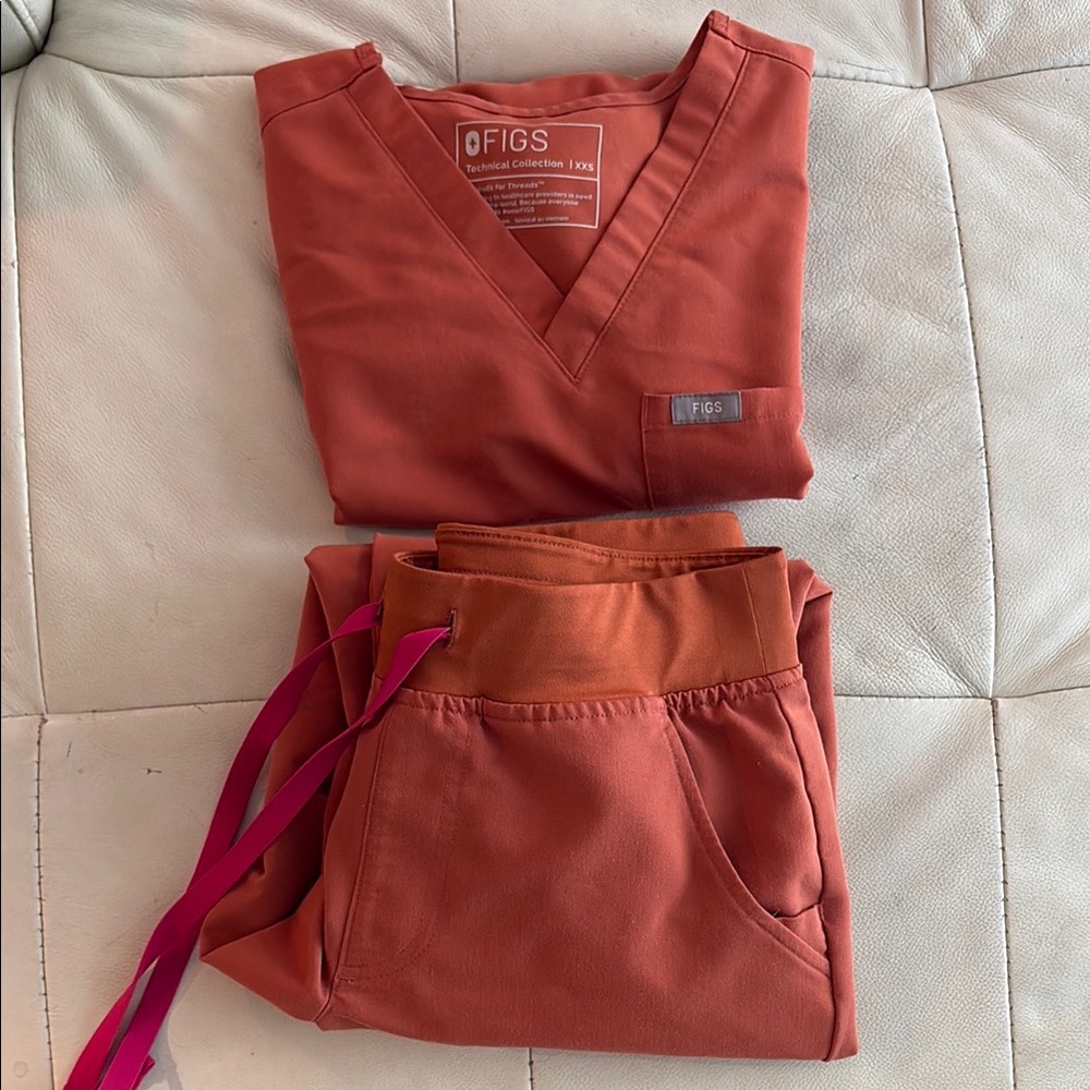 Figs Women’s Terracotta Scrub Top and Joggers